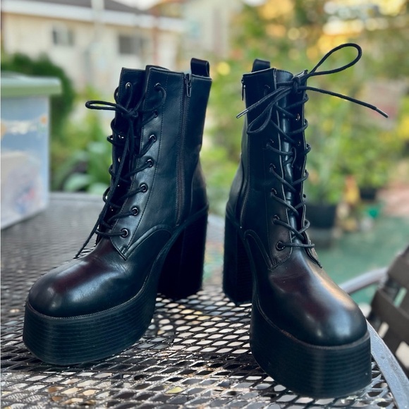 Urban Outfitters Black Footwear - Picture 7 of 12